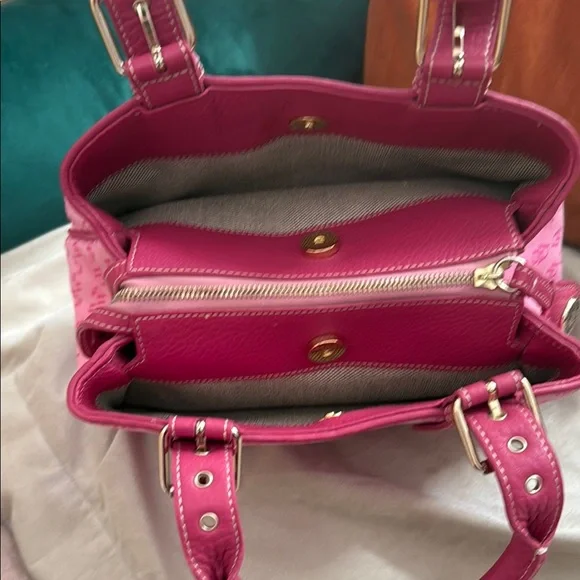 Dooney and Bourke Small Bucket Satchel in pink. Y2K, Barbie style - Picture 6 of 16